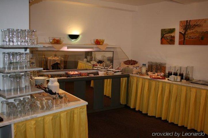 Invite Hotel Nuernberg City Ресторан фото